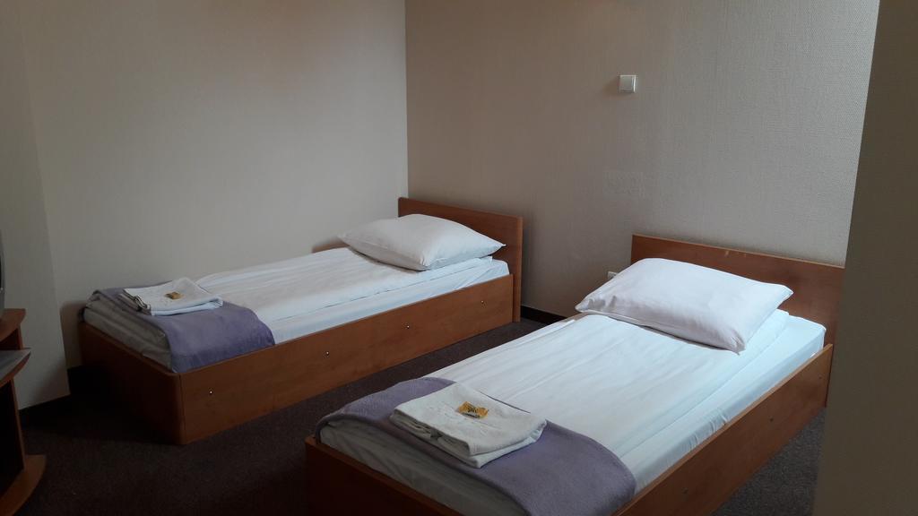 Motel Dom Turysty Kostrzyn nad Odra Esterno foto