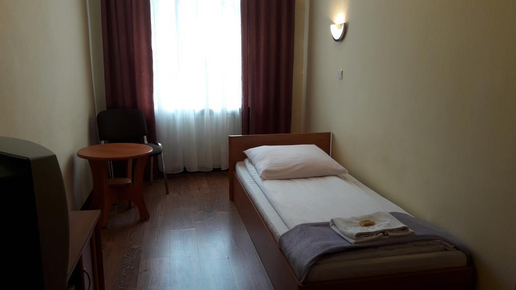 Motel Dom Turysty Kostrzyn nad Odra Esterno foto