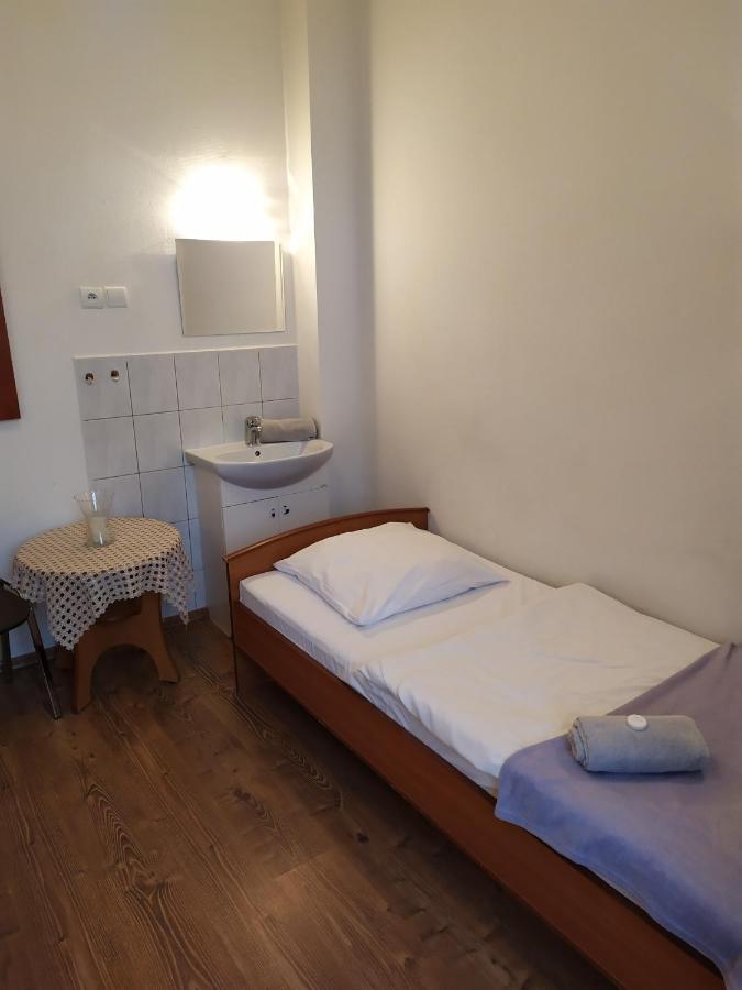 Motel Dom Turysty Kostrzyn nad Odra Esterno foto